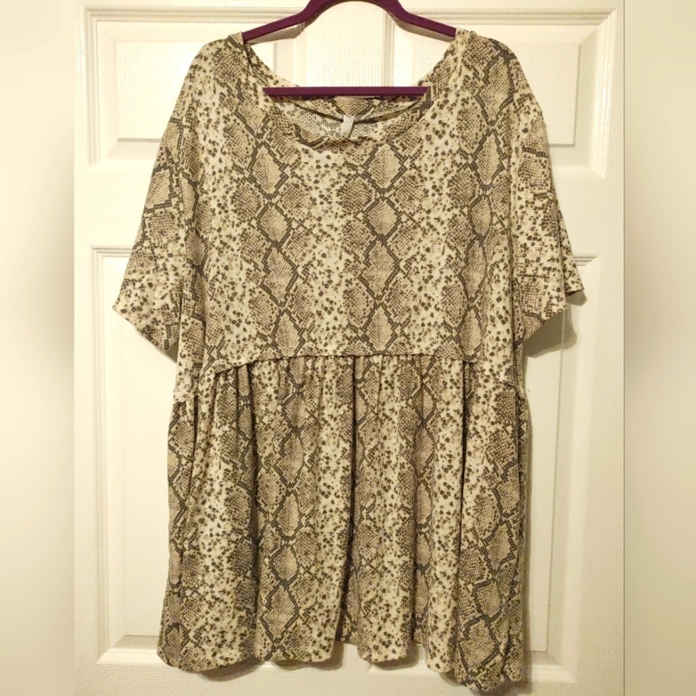 GeeGee Plus Size Snake Print Shirt